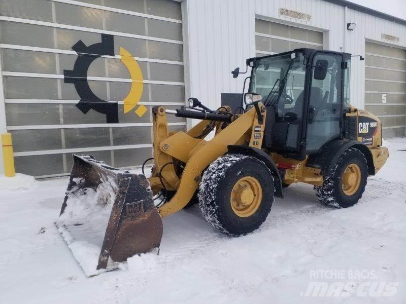 CAT 906M Kolesové nakladače