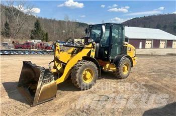 CAT 906M Kolesové nakladače