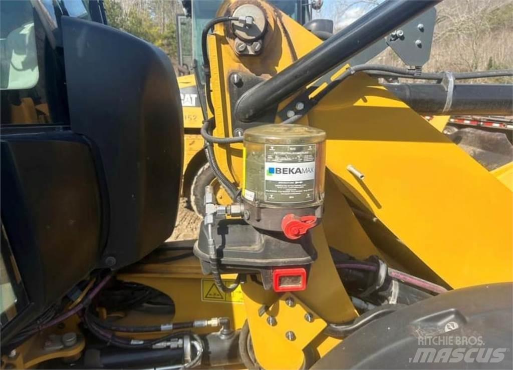 CAT 906M Kolesové nakladače