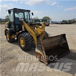 CAT 906M Kolesové nakladače