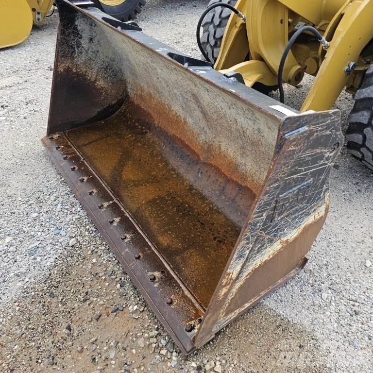 CAT 906M Kolesové nakladače