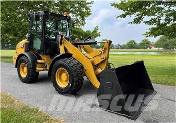 CAT 908M Kolesové nakladače