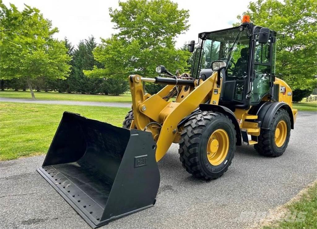 CAT 908M Kolesové nakladače