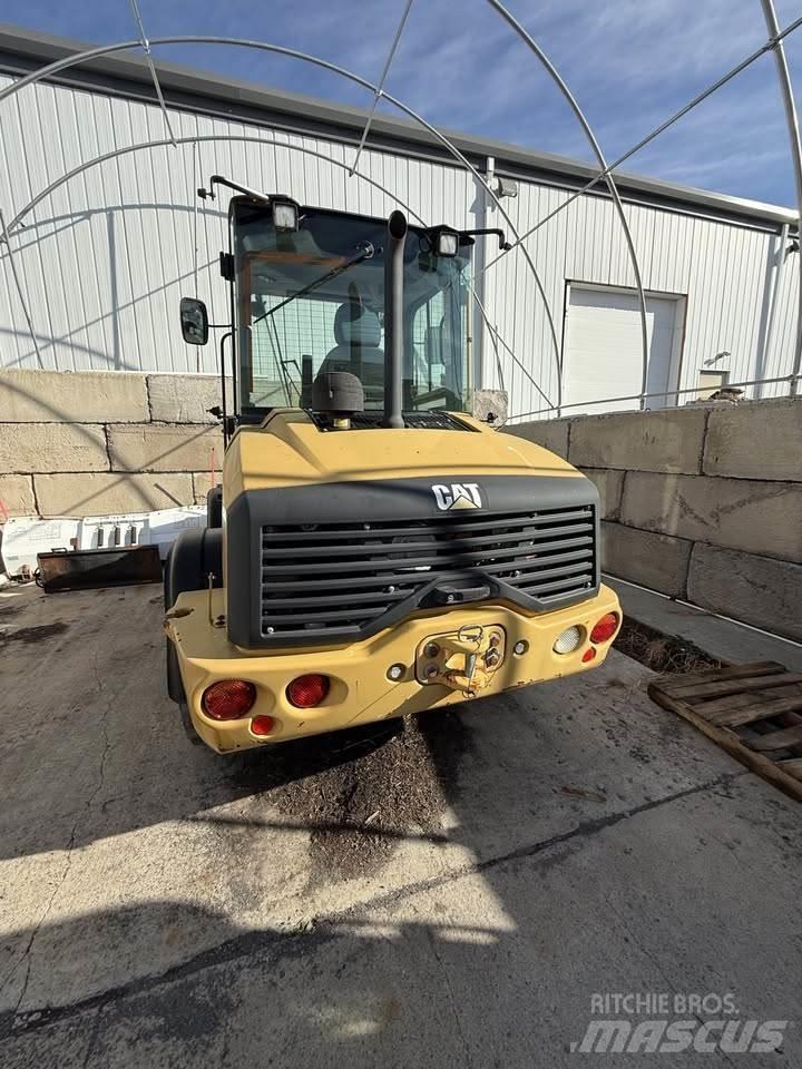 CAT 908M Kolesové nakladače