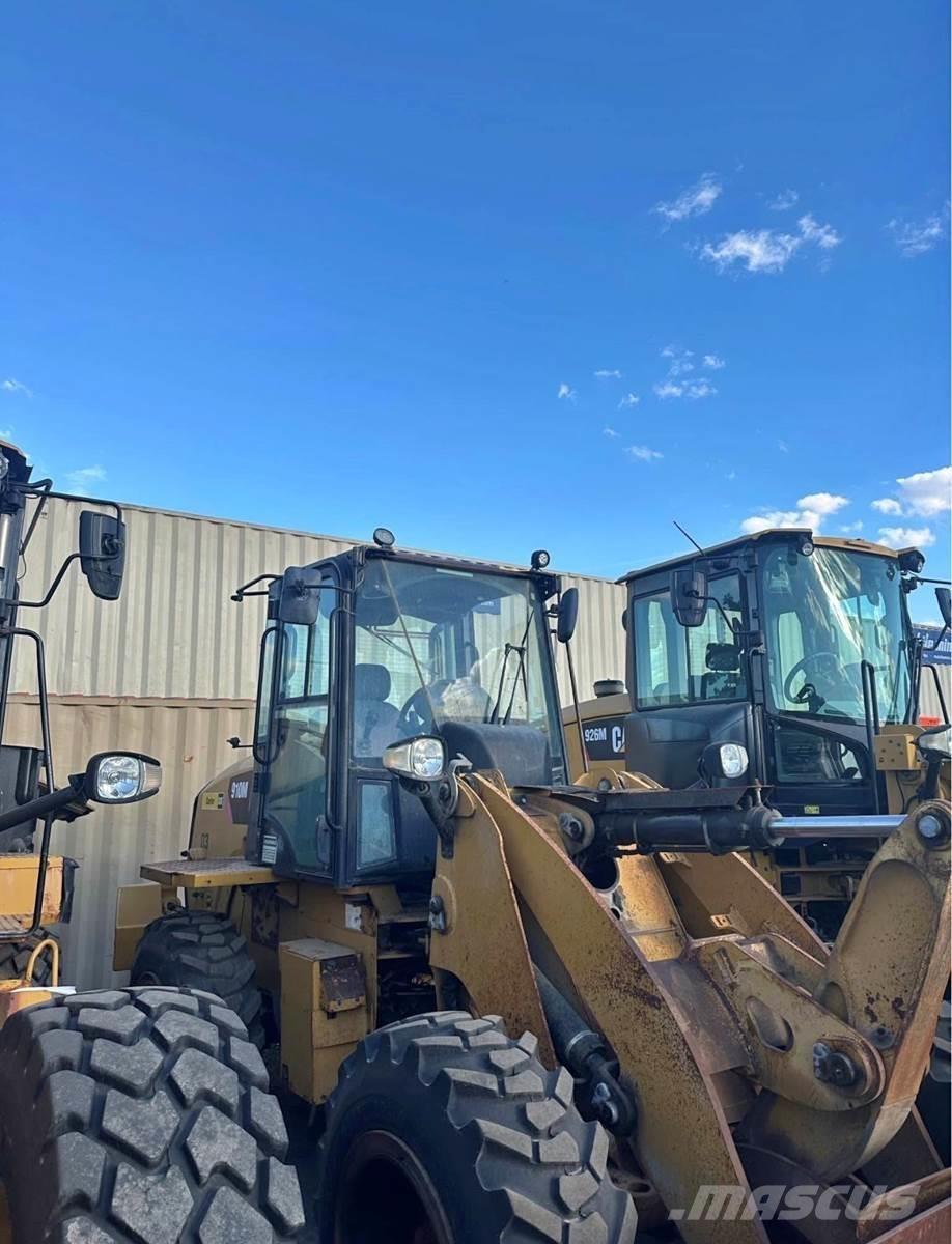 CAT 910M Kolesové nakladače