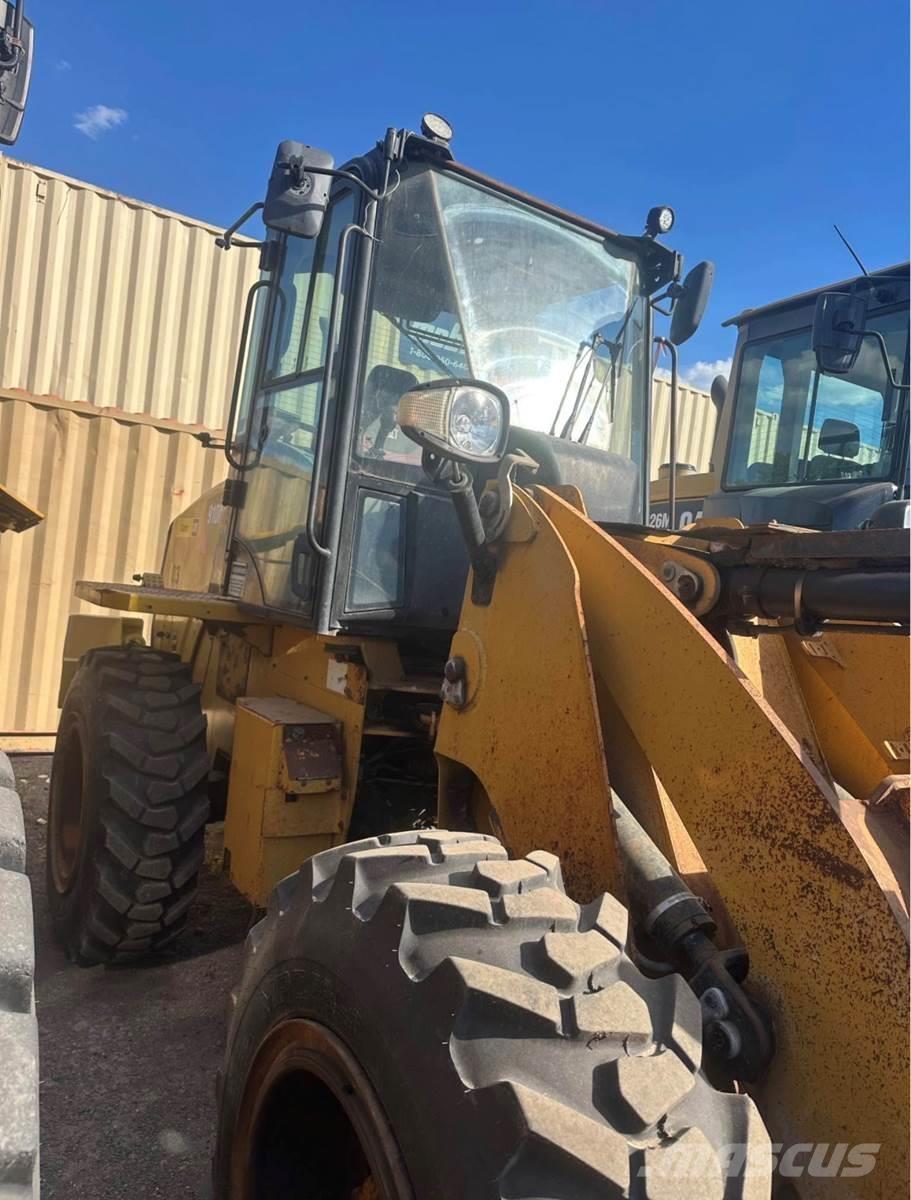 CAT 910M Kolesové nakladače