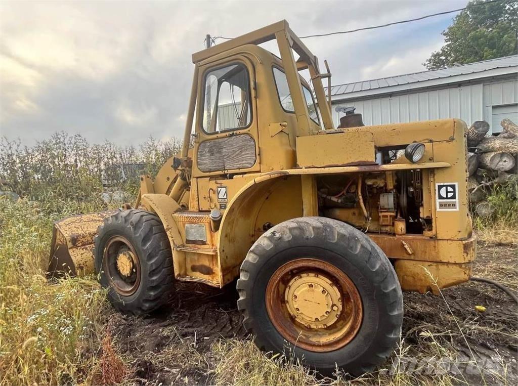 CAT 922B Kolesové nakladače