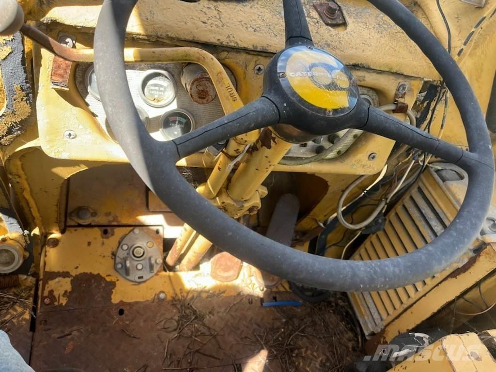 CAT 922B Kolesové nakladače