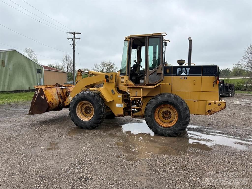 CAT 924F Kolesové nakladače