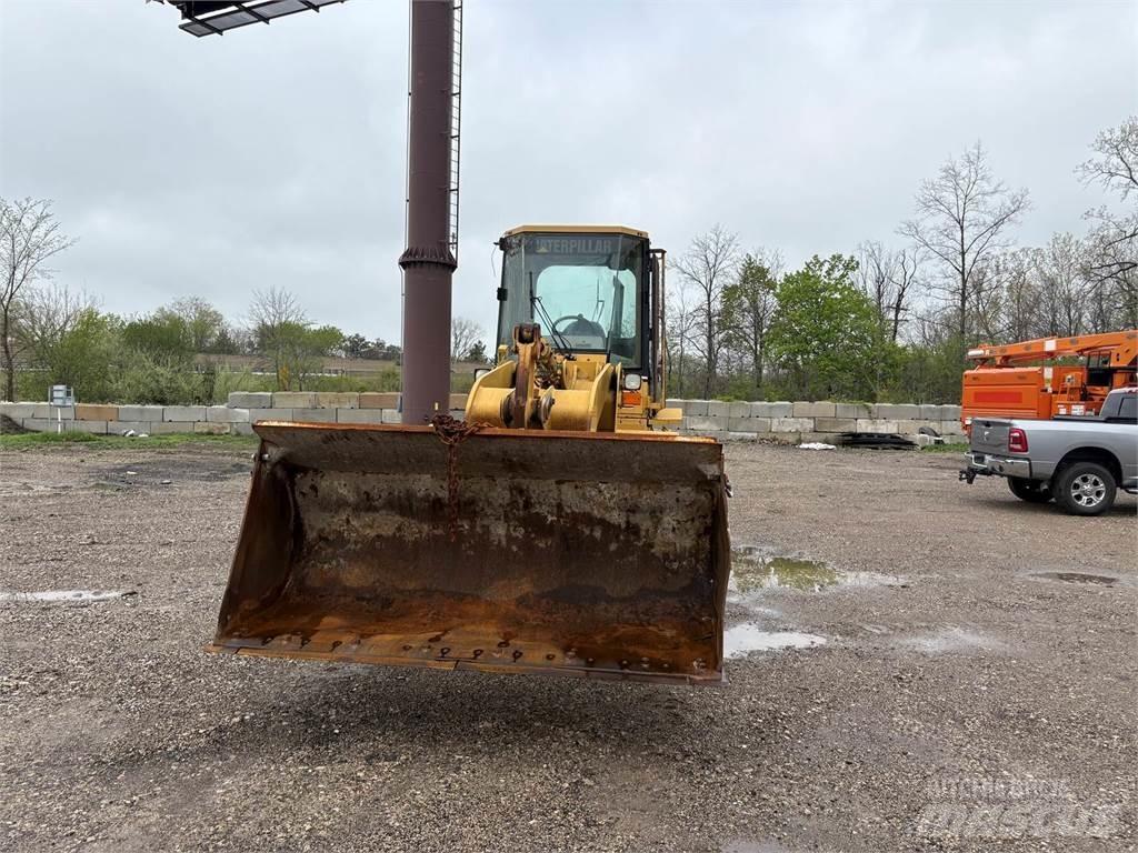 CAT 924F Kolesové nakladače