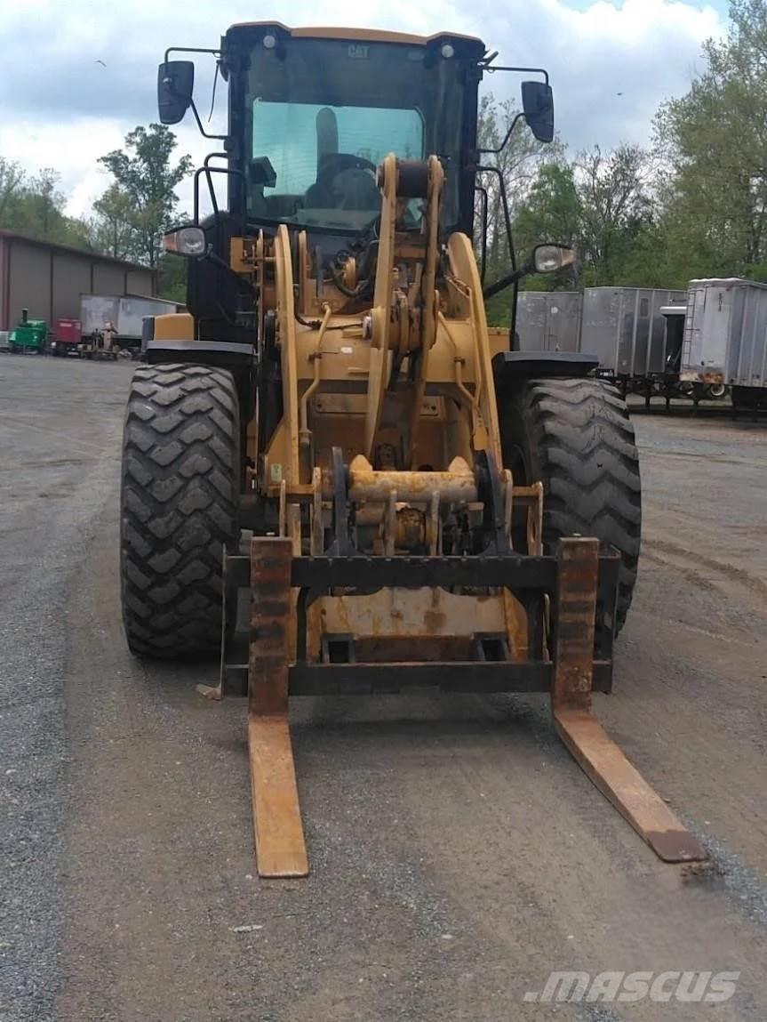 CAT 926M Kolesové nakladače