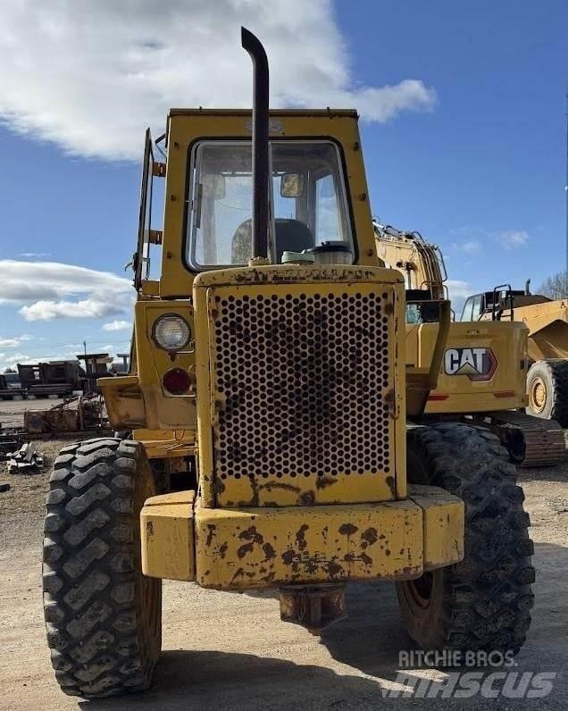 CAT 930 Kolesové nakladače