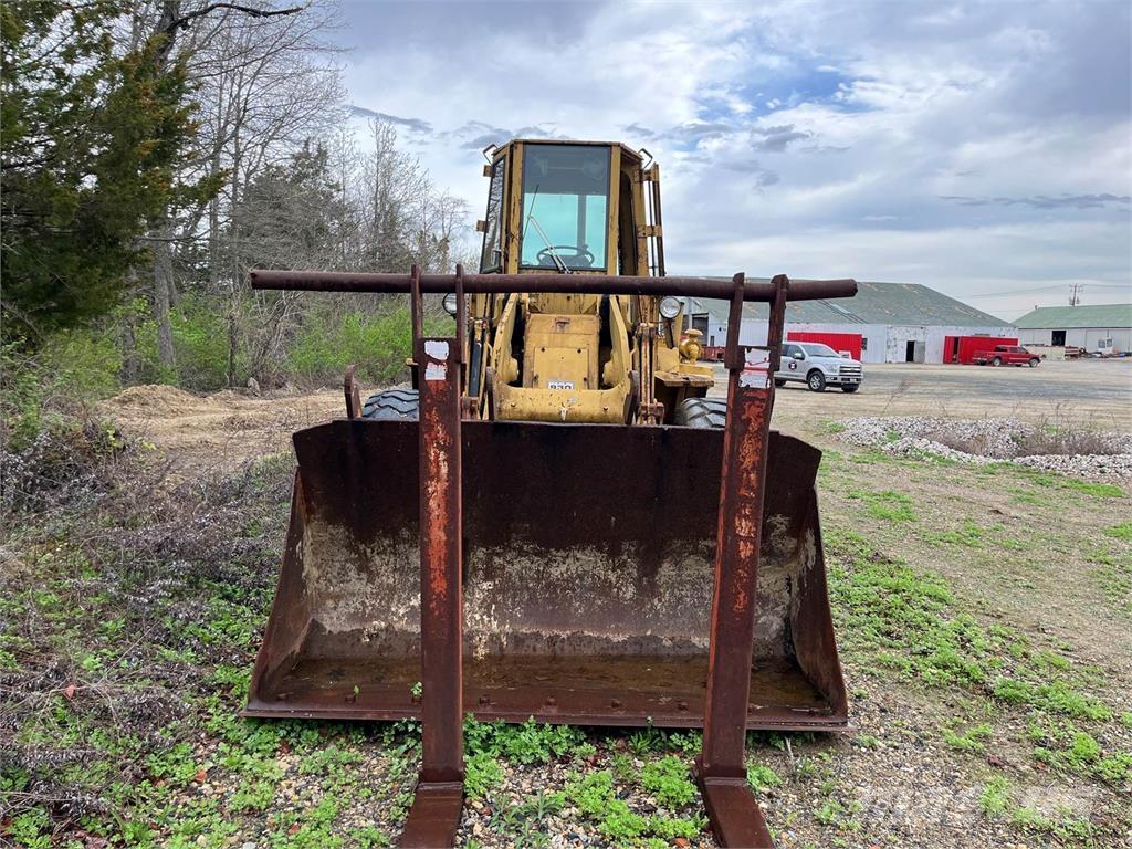CAT 930 Kolesové nakladače