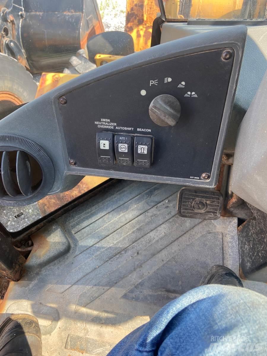 CAT 930G Kolesové nakladače