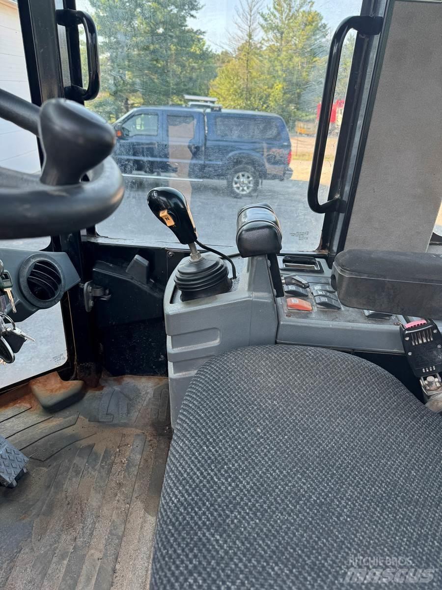 CAT 930G Kolesové nakladače