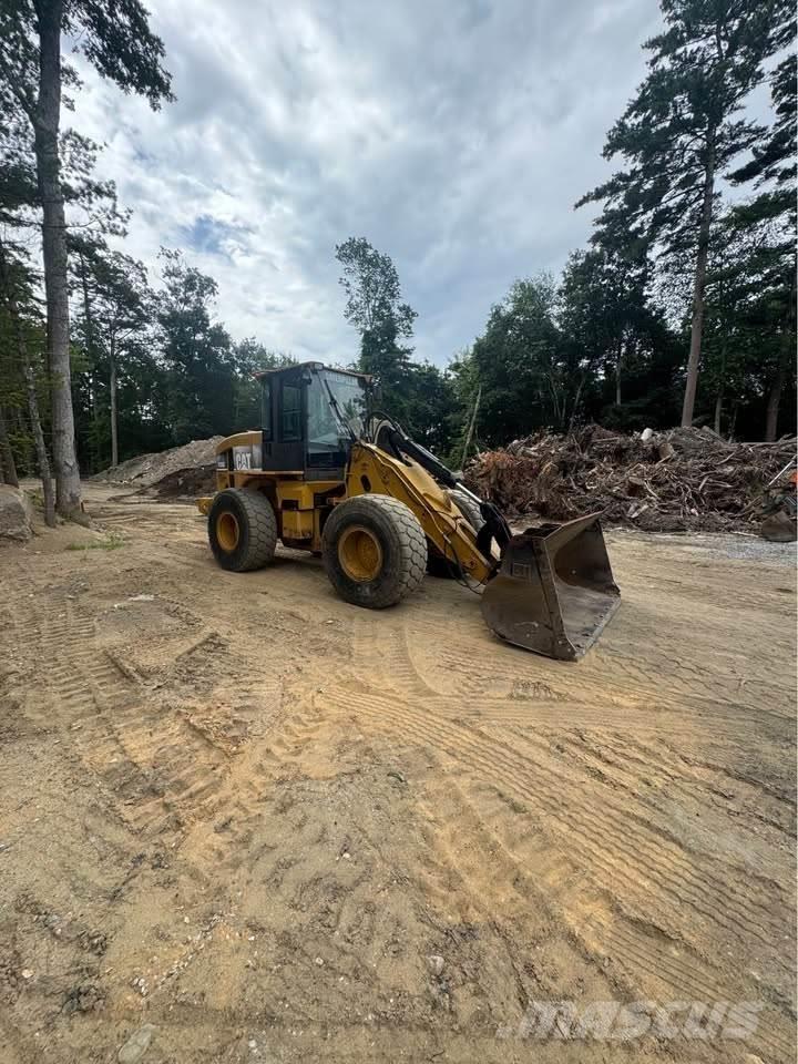 CAT 930G Kolesové nakladače