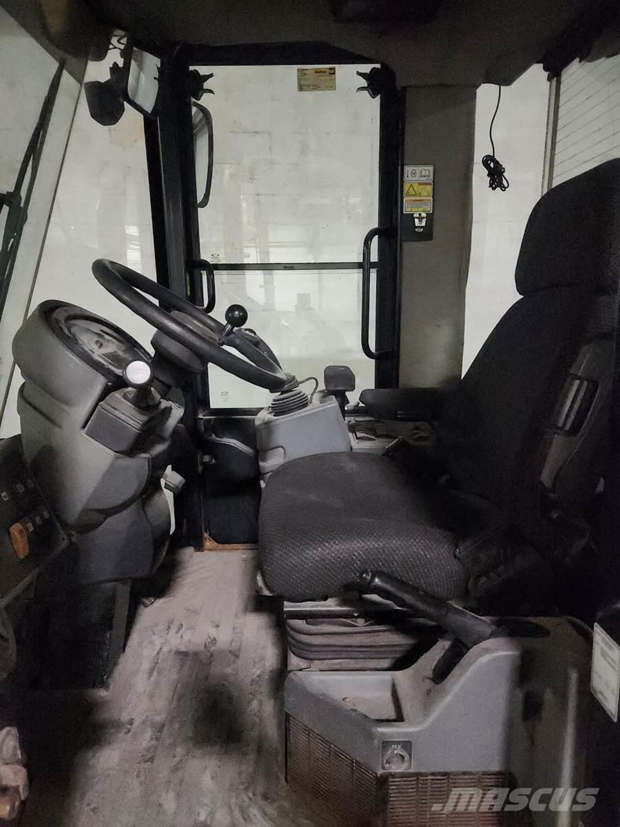 CAT 930H Kolesové nakladače