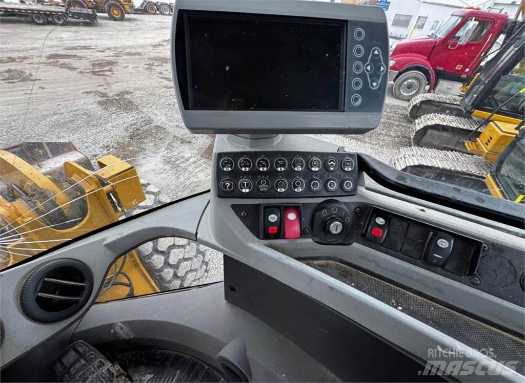 CAT 930K Kolesové nakladače