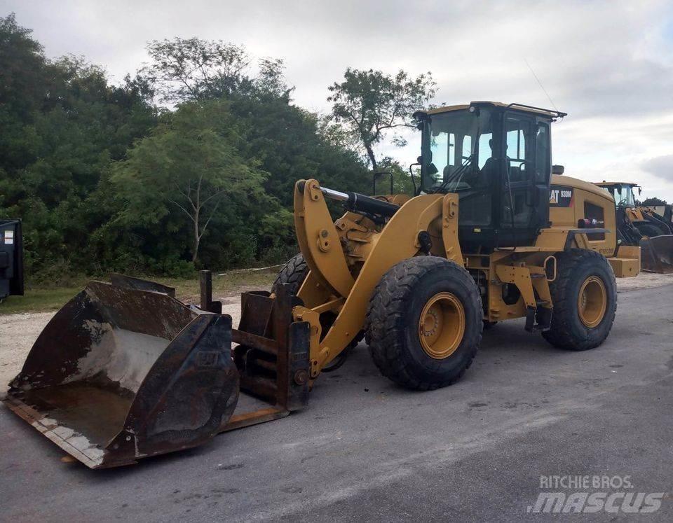CAT 930M Kolesové nakladače
