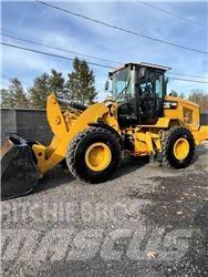 CAT 930M Kolesové nakladače