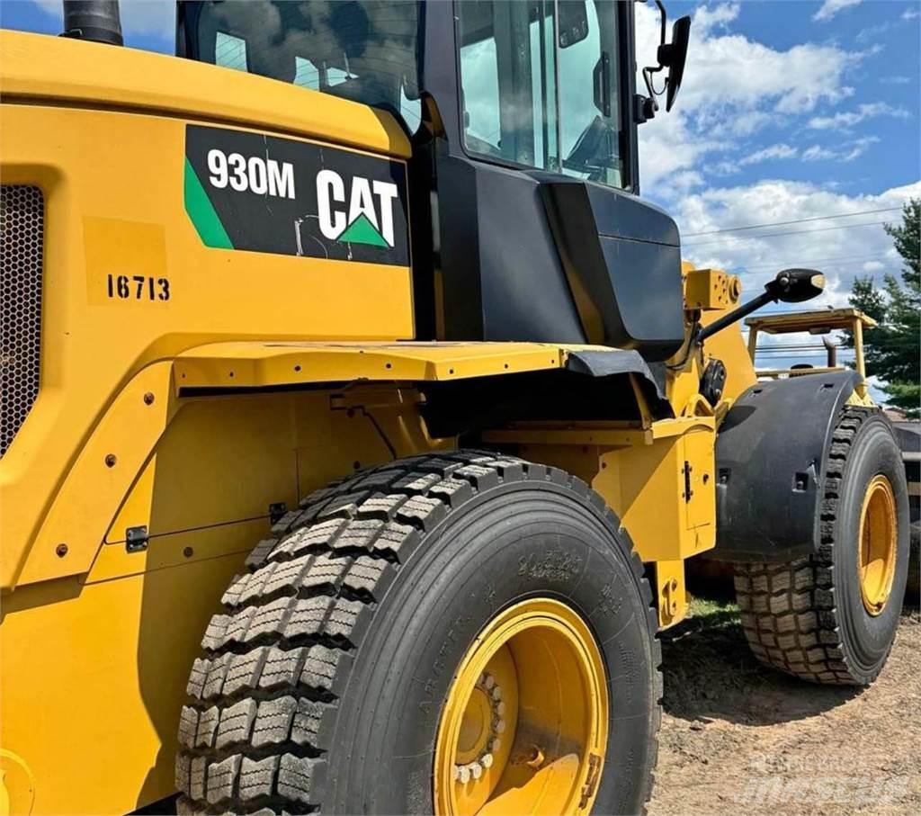 CAT 930M Kolesové nakladače