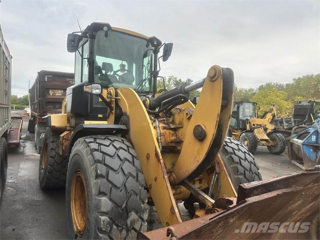 CAT 930M Kolesové nakladače