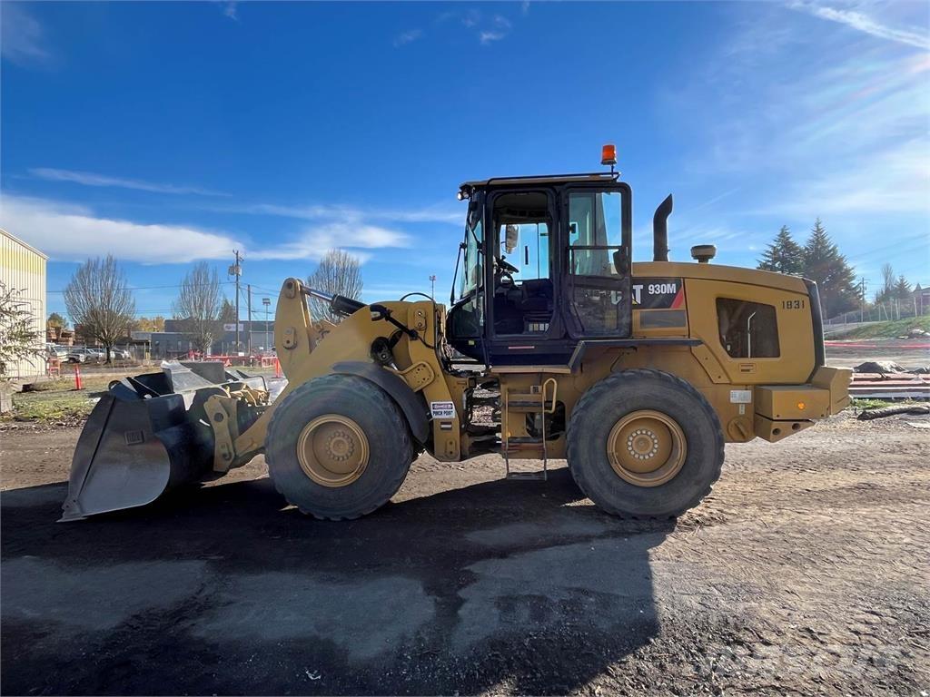 CAT 930M Kolesové nakladače