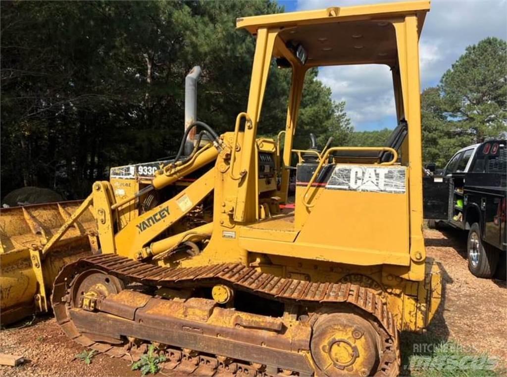 CAT 933C Pásové dozéry