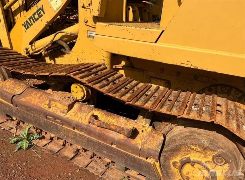 CAT 933C Pásové dozéry