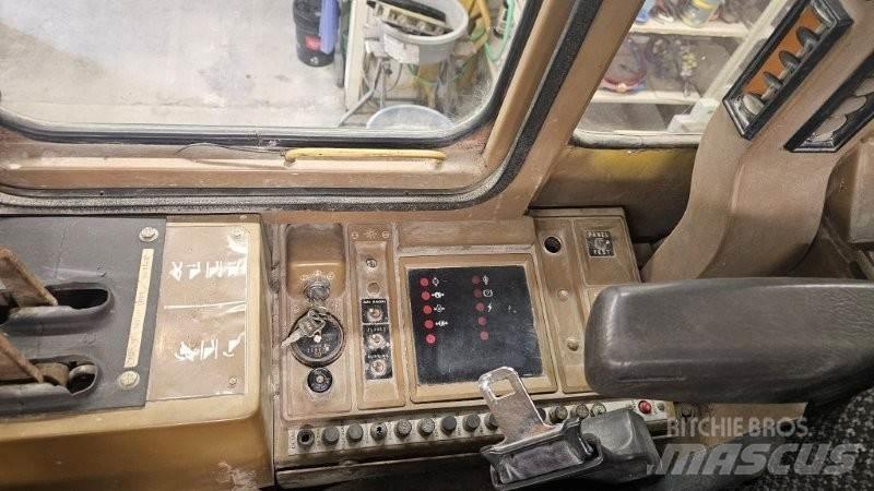 CAT 936F Kolesové nakladače