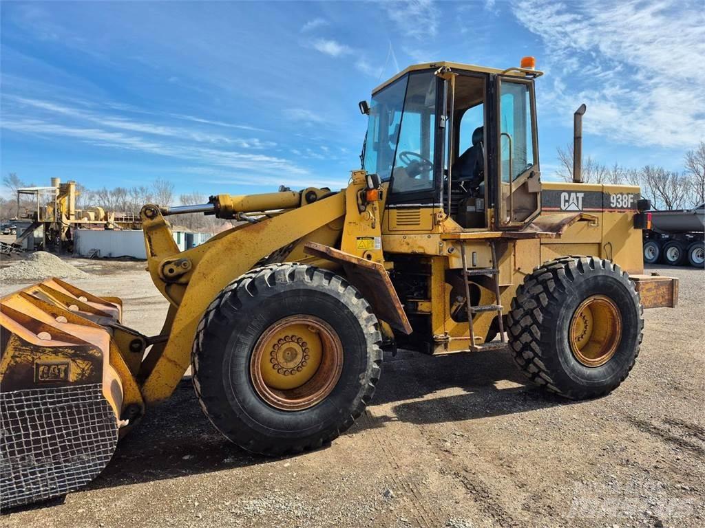 CAT 938F Kolesové nakladače