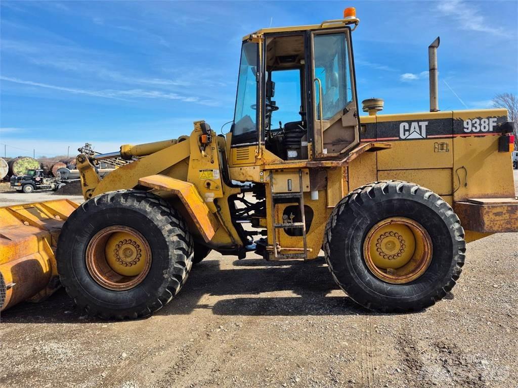 CAT 938F Kolesové nakladače