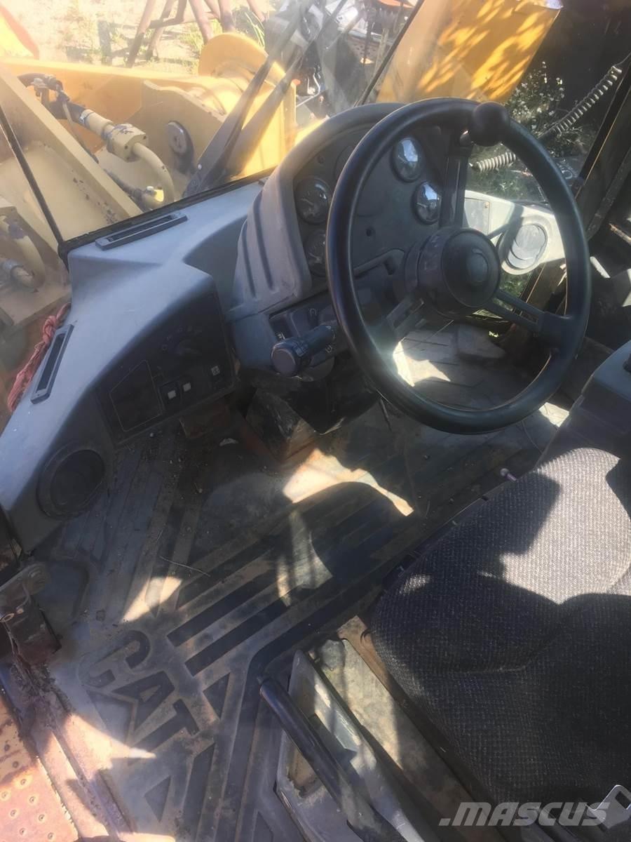 CAT 938G Kolesové nakladače