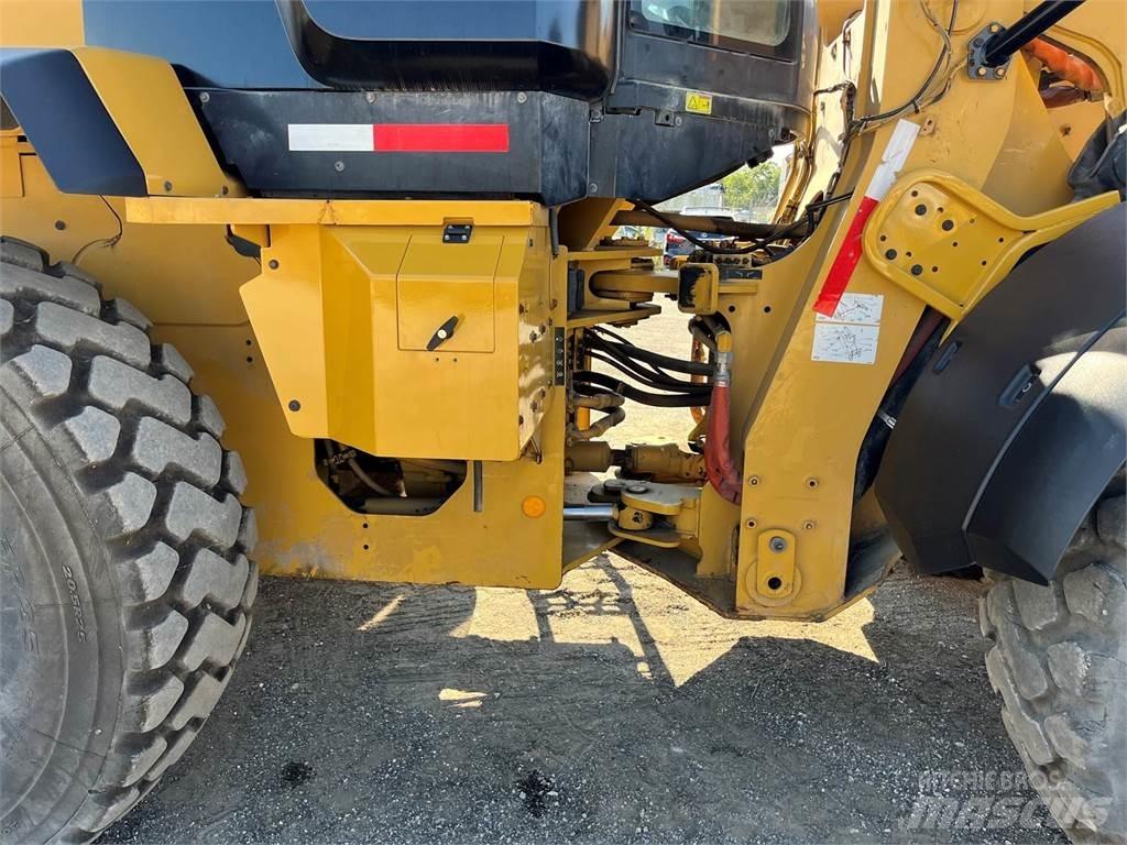CAT 938M Kolesové nakladače