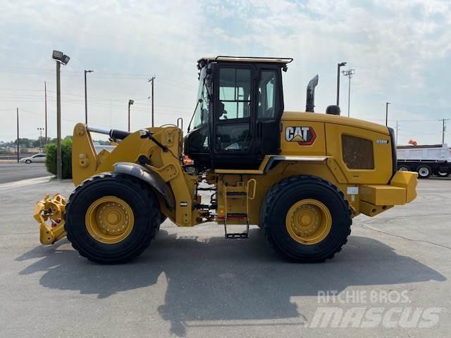 CAT 938M Kolesové nakladače