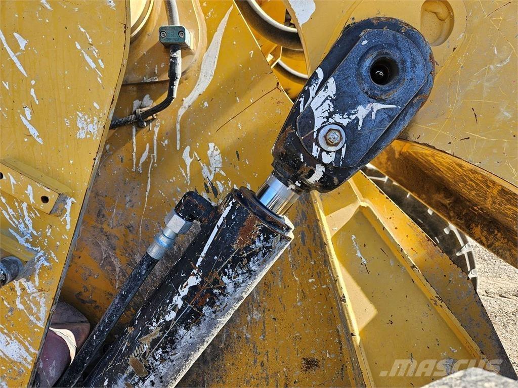 CAT 938M Kolesové nakladače