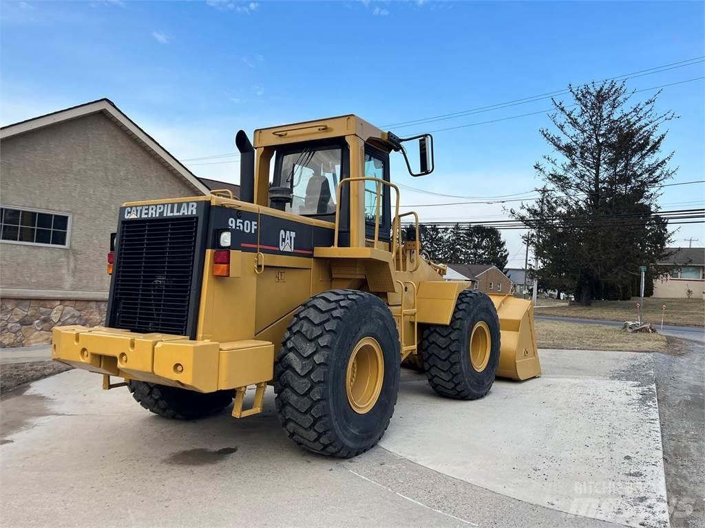 CAT 950F Kolesové nakladače
