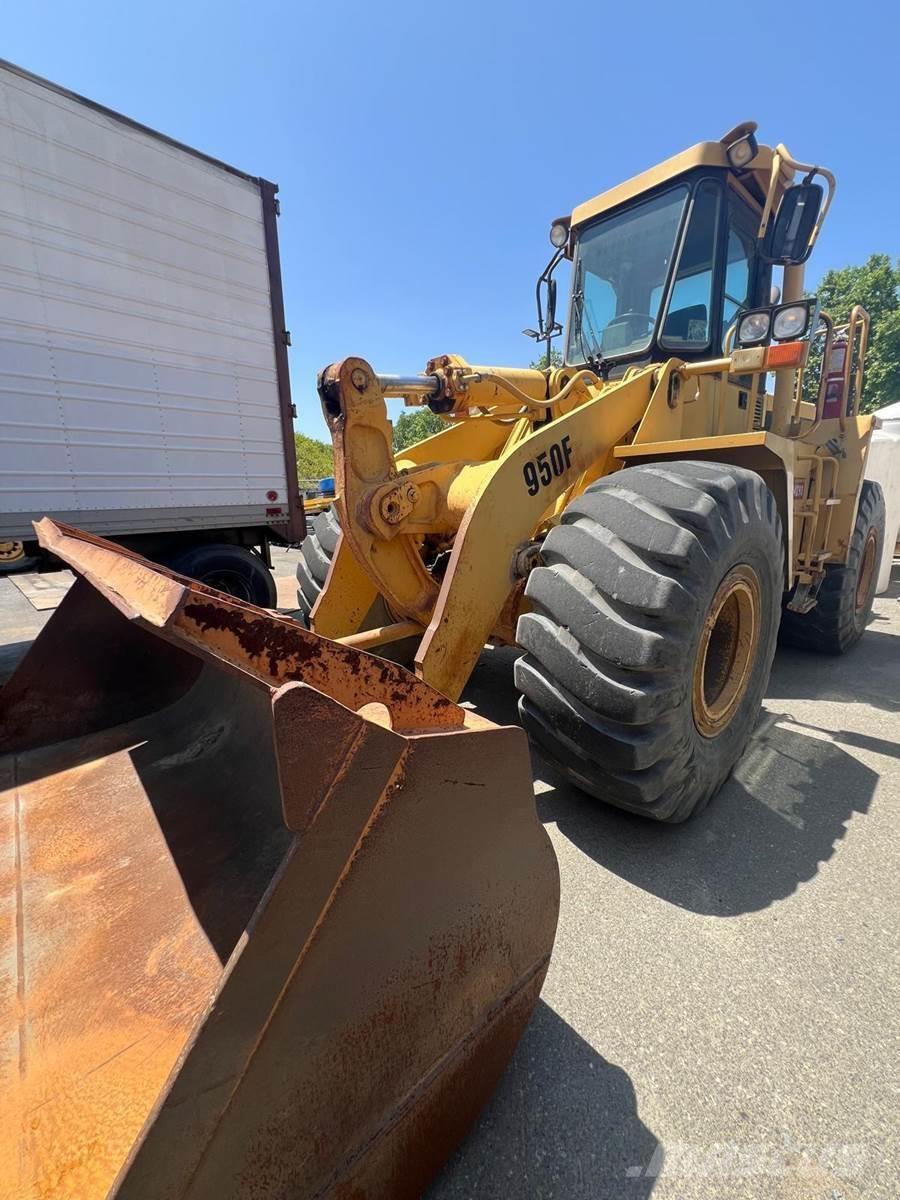 CAT 950F Kolesové nakladače