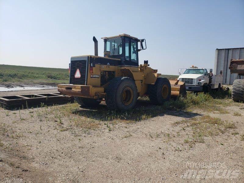 CAT 960F Kolesové nakladače