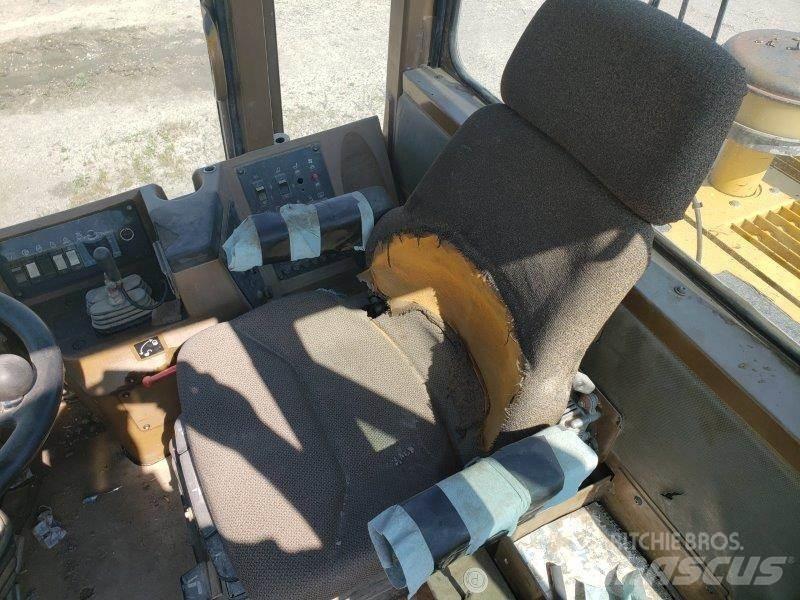CAT 960F Kolesové nakladače