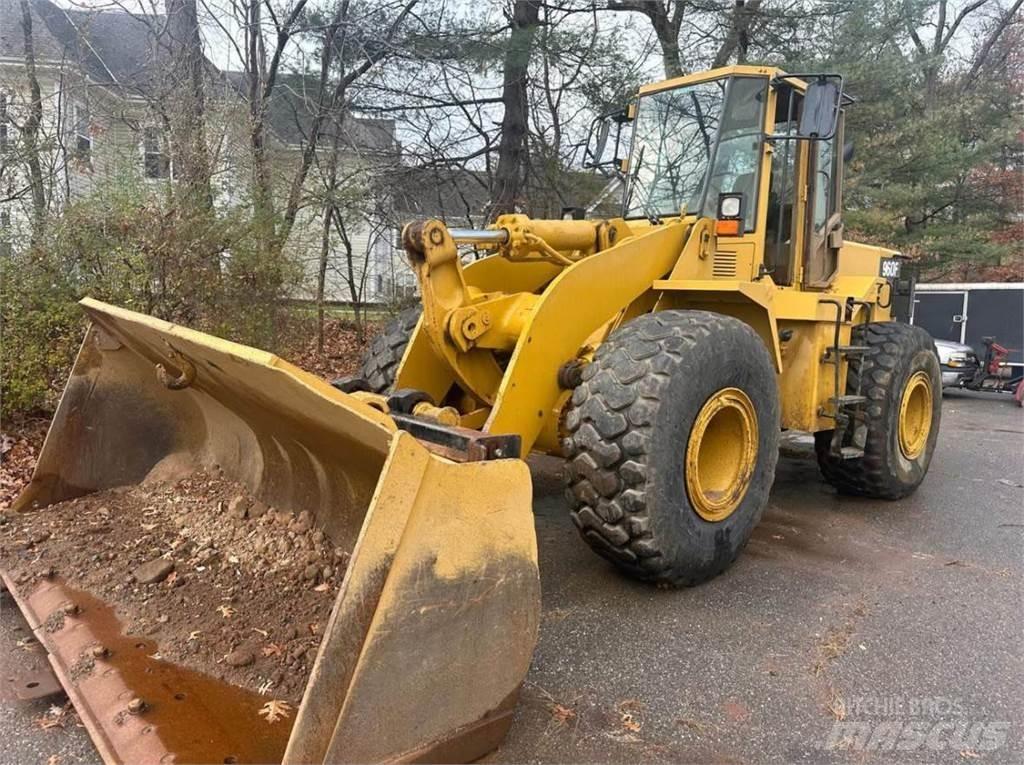 CAT 960F Kolesové nakladače
