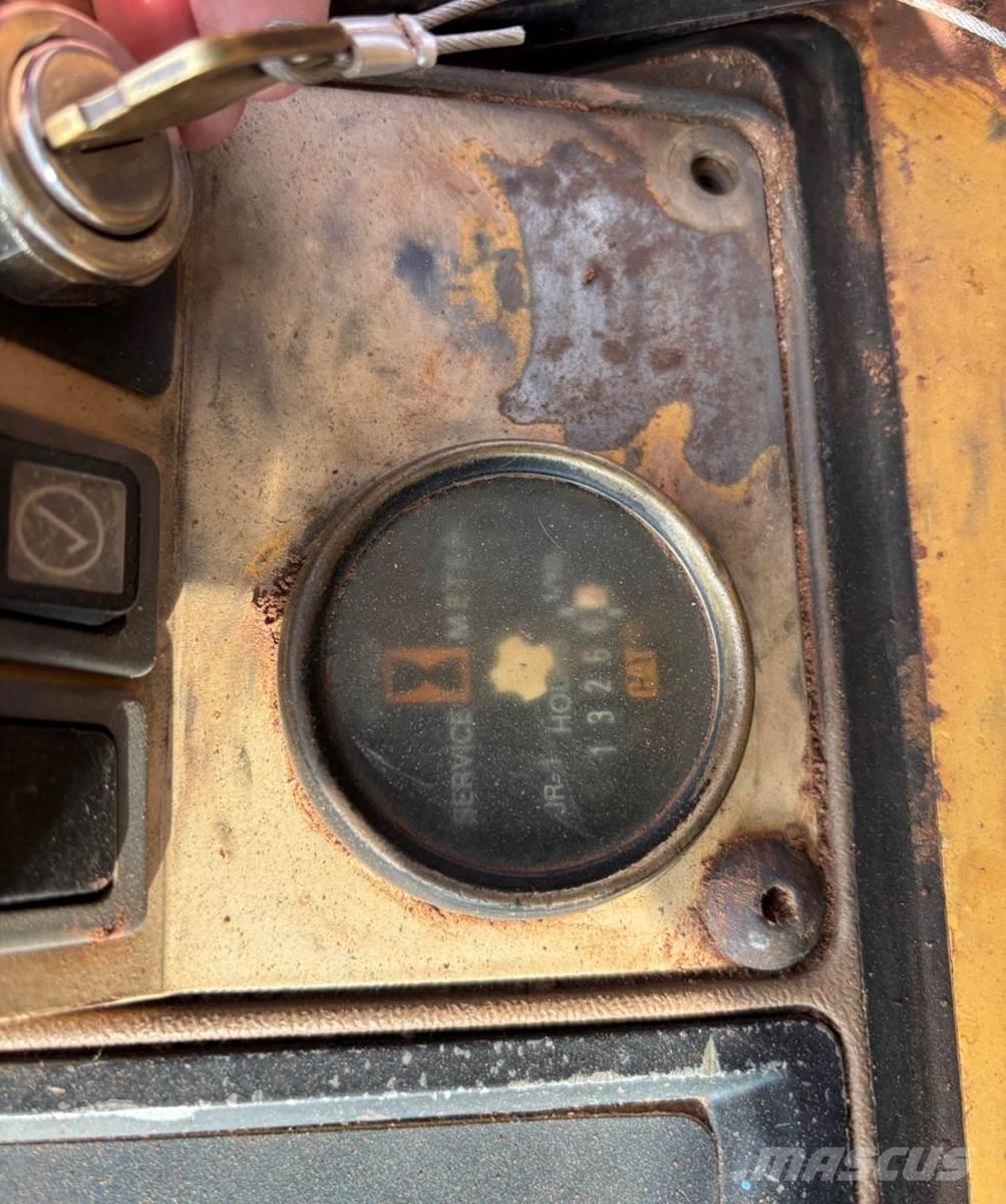 CAT 963B Pásové nakladače