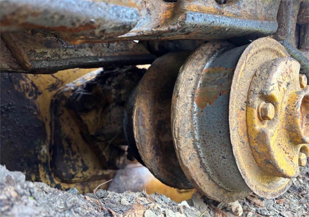 CAT 963B Pásové nakladače