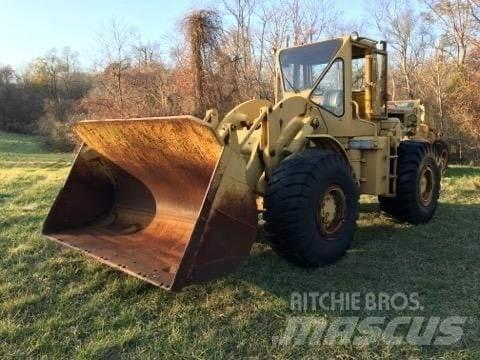 CAT 966 Kolesové nakladače