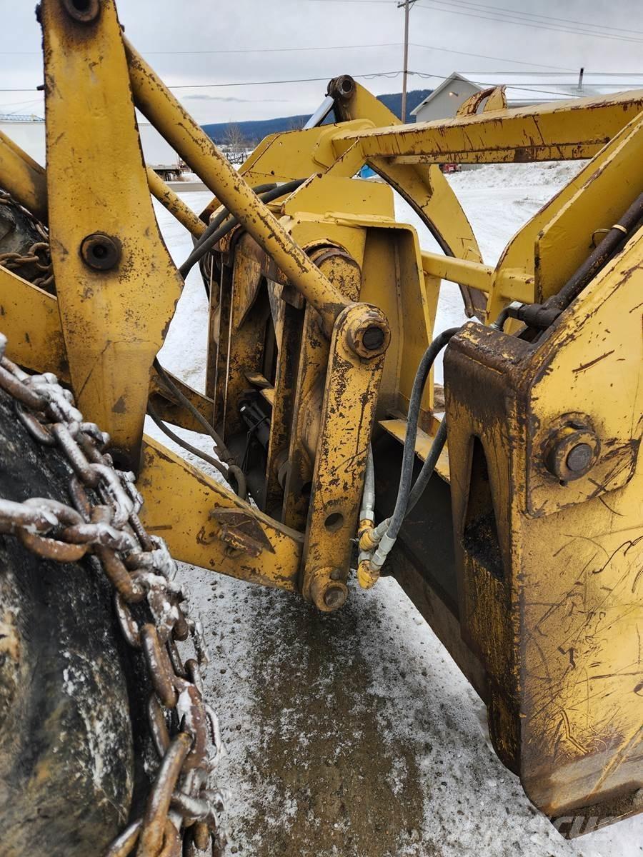 CAT 966C Kolesové nakladače