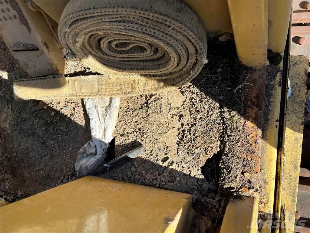 CAT 973 Pásové nakladače