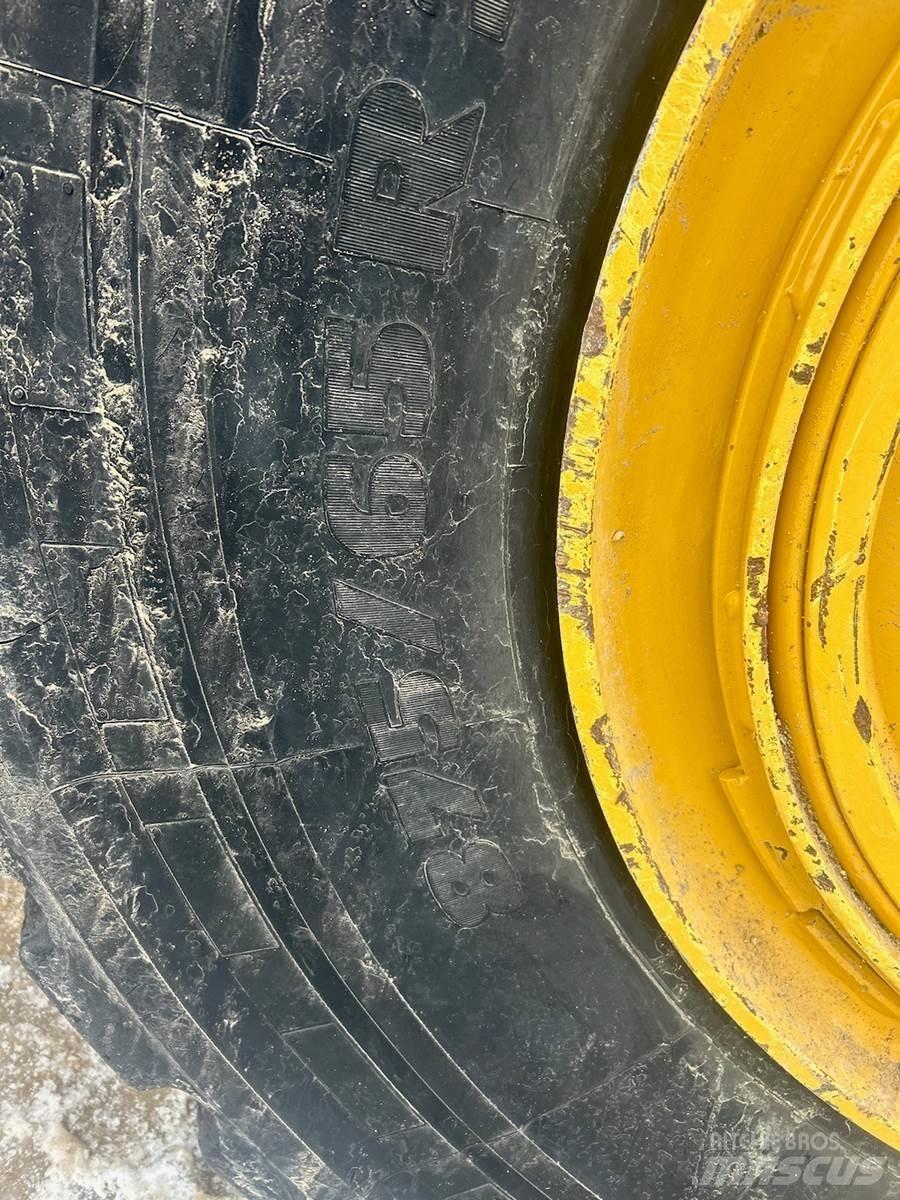 CAT 980M Kolesové nakladače