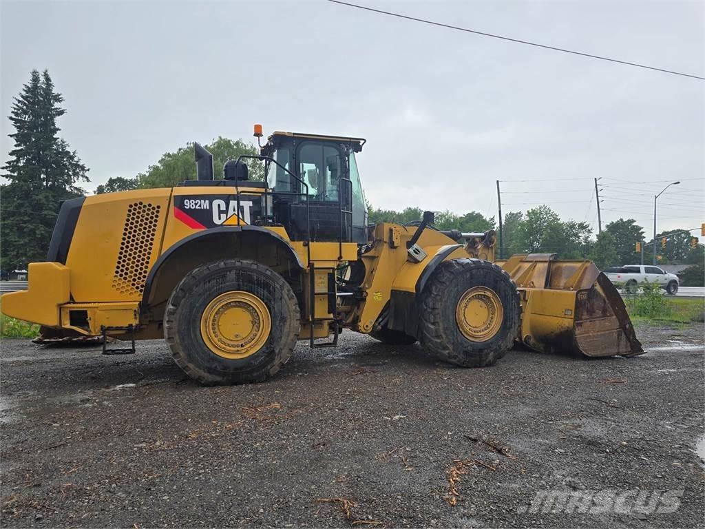 CAT 982M Kolesové nakladače