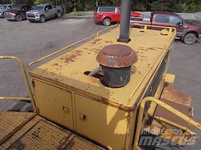 CAT 988B Kolesové nakladače