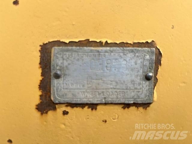 CAT 988B Kolesové nakladače